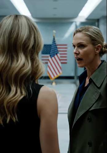 9:47 on Tuesday night, my mom left a 31-second voicemail: “You’re out of the family, don’t come back.” I simply texted “OK,” no arguing, no explaining, then opened my laptop in my Chicago apartment, quietly adjusted a few access privileges, changed a few contact details, and closed the “doors” I’d kept open for years. By morning, there were 46 missed calls, and then the bank sent a short line.